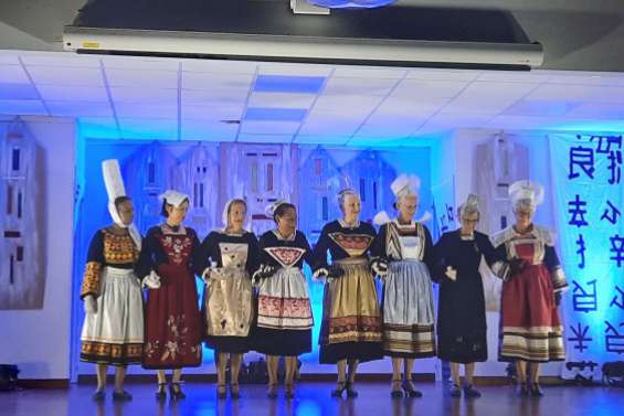 Danses et chants ont animé le centre socioculturel, samedi