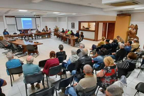 Le Oui ou Non a suscité l'affluence au conseil municipal