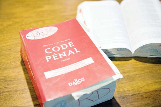 Un mari violent placé sous surveillance électronique