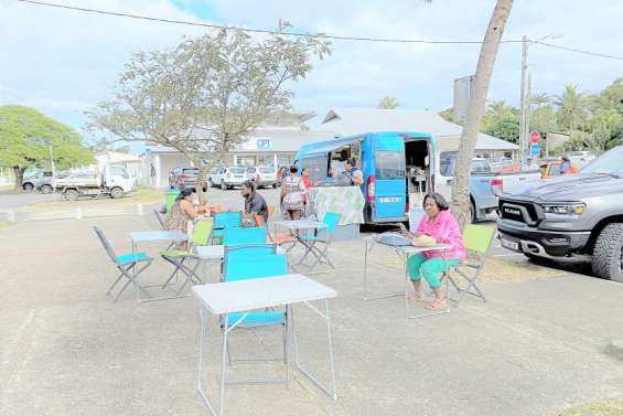 Place Sagato : calme et familiale en semaine, mal fréquentée le week-end