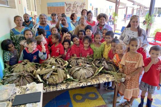 La culture kanak au menu  des CP de l'école de Saint-Michel