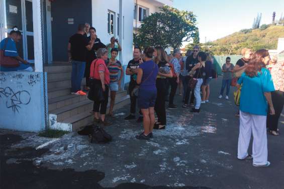 Le sabreur de chien part au Camp-Est