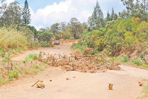 Blocage et confusion en bas des mines de Thio