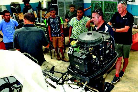 Une rencontre autour d’un moteur