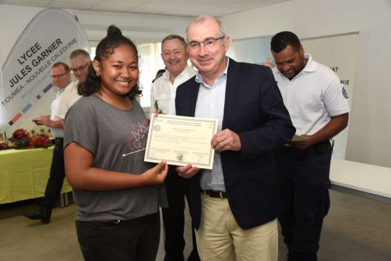 Les « élèves pairs » du lycée Jules Garnier ont reçu leur attestation de formation