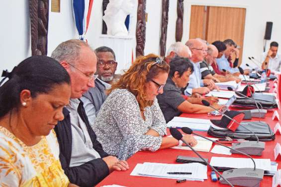 Portefeuilles, commissions et renaissance de l’opposition au conseil