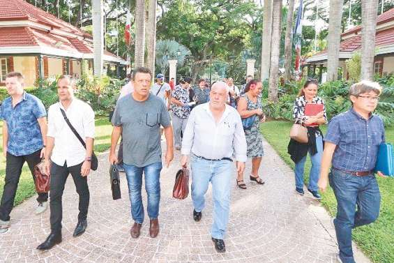 Un plan de sauvegarde de l’économie, sans confinement… pour l’instant