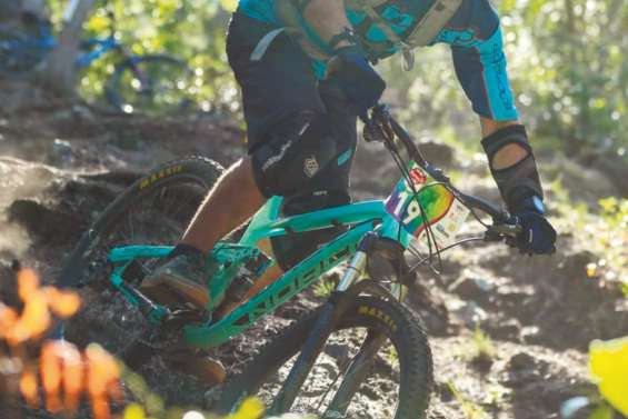 Des mordus de VTT sur les pistes de La Ouenghi