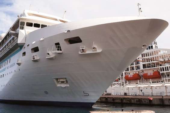 Covid à bord du Paul-Gauguin : inquiétude pour la centaine de passagers