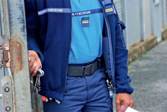 Quinze mois au Camp-Est pour des coups de hache