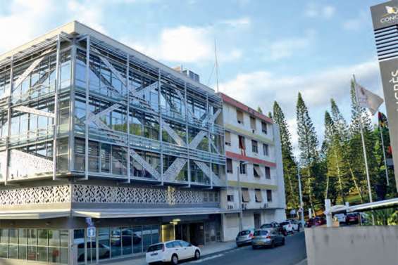 Perquisition des locaux de Calédonie ensemble