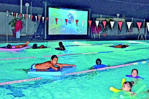 Nouvelle séance de cinéma à la piscine de Boulari