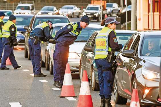 Routes, magasins : la ruée avant le reconfinement