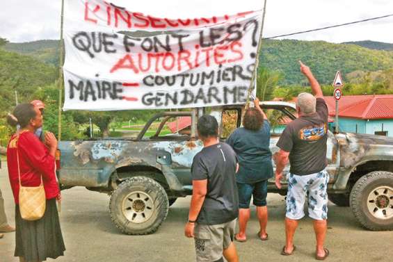 Manifestation contre les incivilités au village