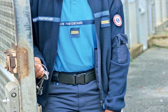 Une jeune fille agressée au marteau par un détenu en semi-liberté à Nouméa