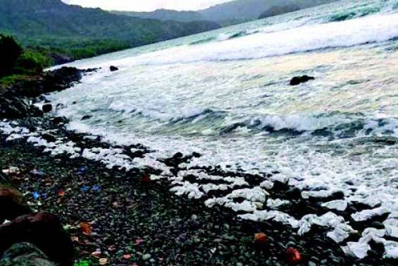 Une pollution aux Marquises due à un navire chinois