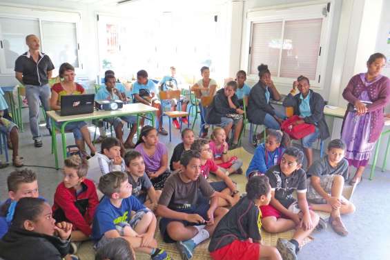 Un conte vanuatais réunit collégiens et écoliers