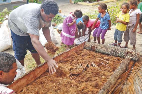 Les écoliers créent leurs buttes permanentes
