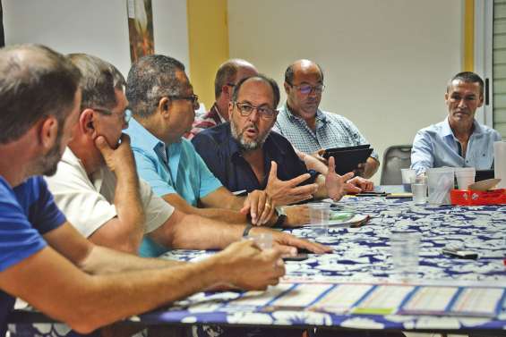 L’Intersyndicale appelle les élus à résister aux « pressions »