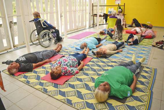 Les personnes âgées se relaxent