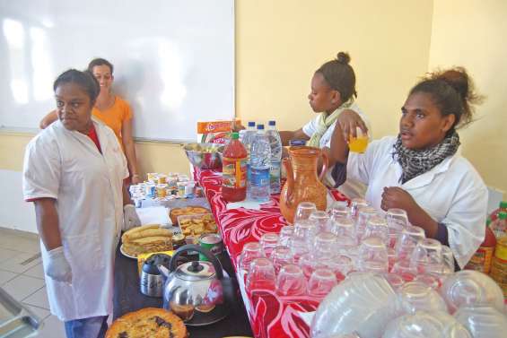 Un petit-déjeuner  bilingue