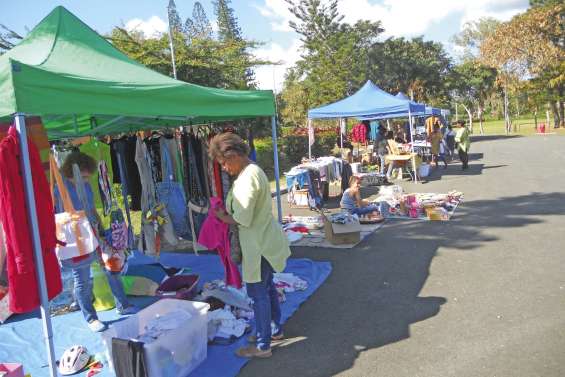 Un vide-greniers  au profit des seniors