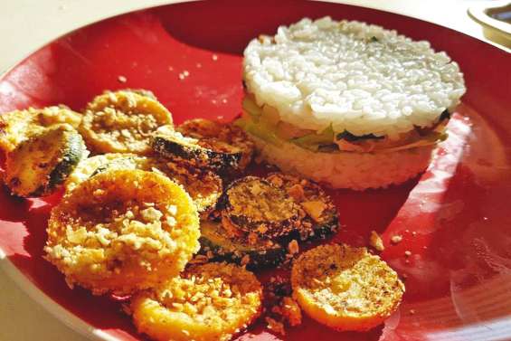 Les petits cuisiniers créent le sushi burger