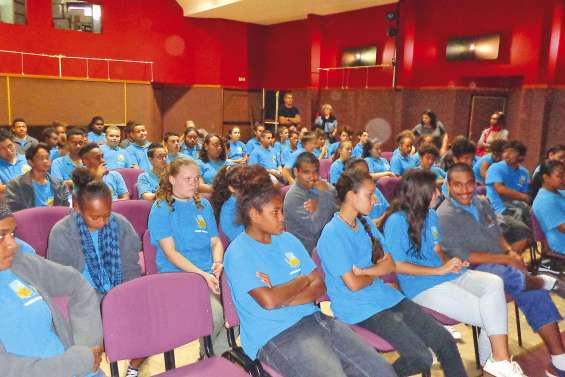 Les élèves découvrent une histoire épistolaire