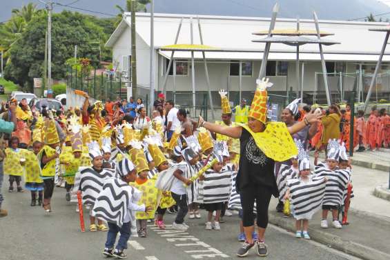 Ambiance africaine  dans les rues de Koné