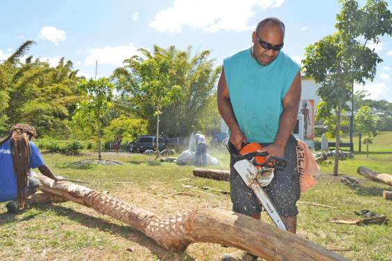 Une transversale invisible  entre Koné et Hienghène