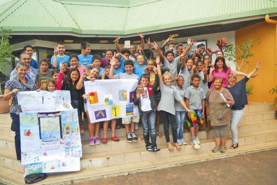 Les écoliers ont le koala dans la tête