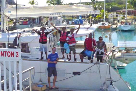 Les collégiens découvrent leur île en naviguant