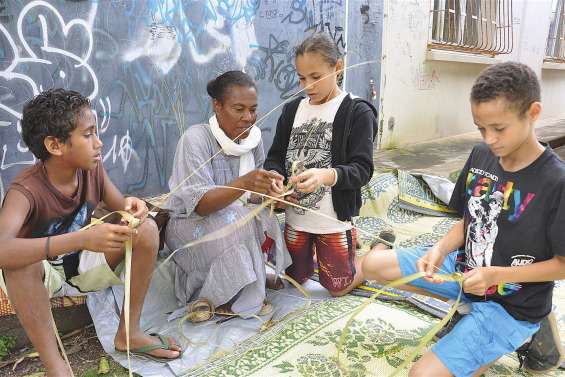 Les petits conteurs de Poum apprennent avec des artistes