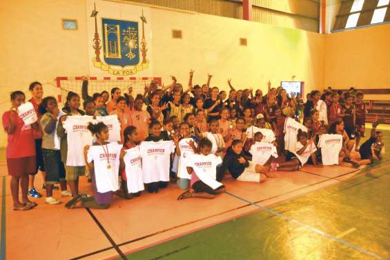 Les handballeuses de Taramen dominent la finale UNSS