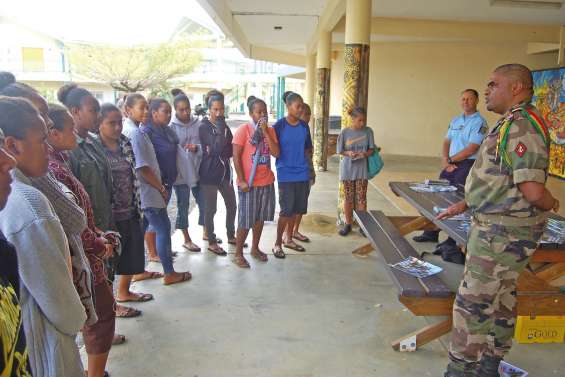 La réserve militaire informe  et recrute au lycée