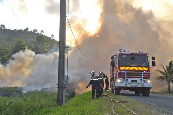L’incendie interrompt la circulation
