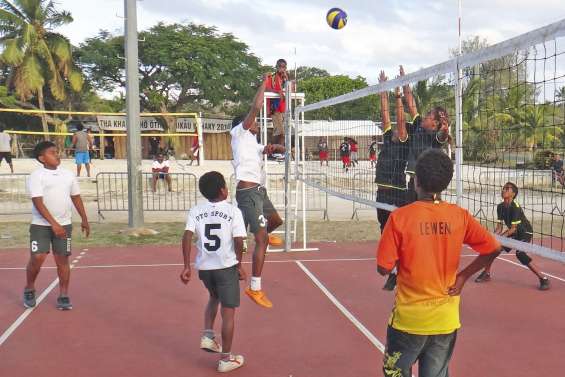 Les Loyauté passent deux jours  au filet à la tribu de Gossanah