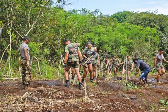Les militaires en  immersion à Ouatchia