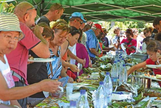 Les communautés  autour de la même fête