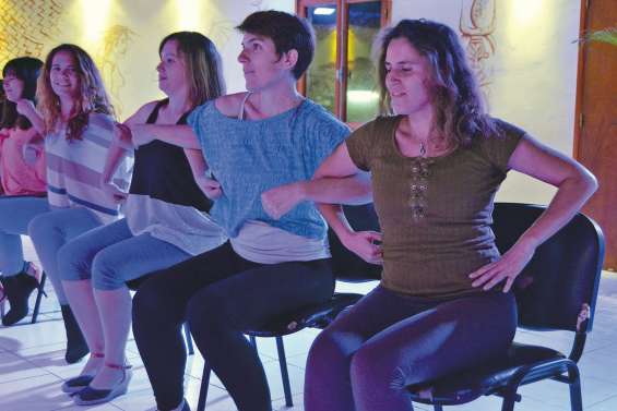 Avenue de la salsa tente le cabaret entre filles