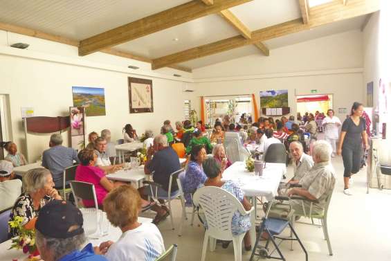 Les anciens fêtent la citoyenneté en famille