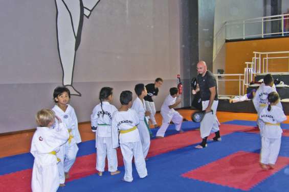 Graines de champion de taekwondo à la salle d’arts martiaux d’Auteuil
