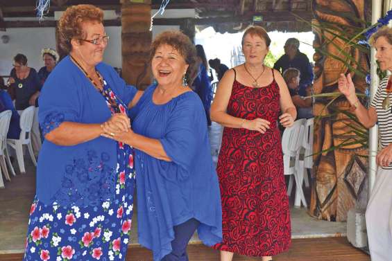 Un après-midi dansant sous la Case des communautés