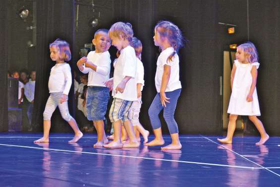Des écoliers de toute l’agglo ont dansé sur la scène du centre culturel