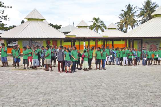 Une tenue commune au collège de Tadine