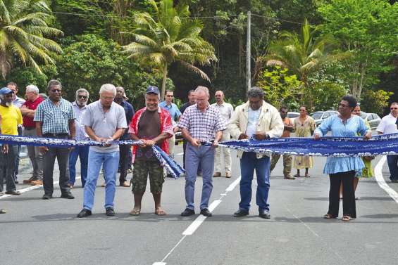 Petit Kokingone inaugure le nouveau pont