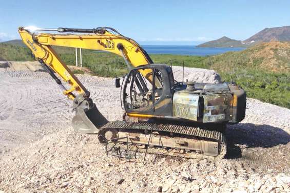 Une pelle hydraulique  de 30 millions incendiée