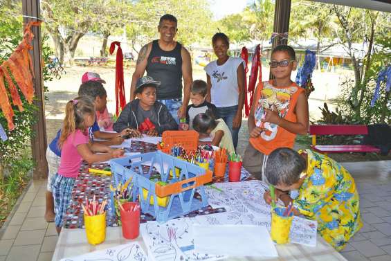 Les enfants découvrent les cinq continents pendant les vacances