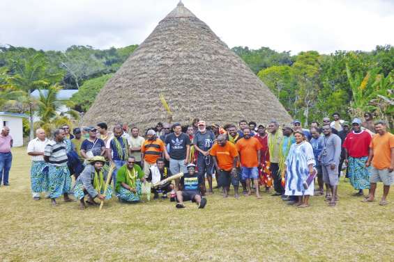 La minutieuse inspection  de la tribu de Jozip