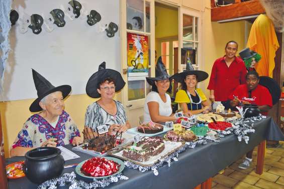 Sorcières et petits monstres  envahissent la bibliothèque